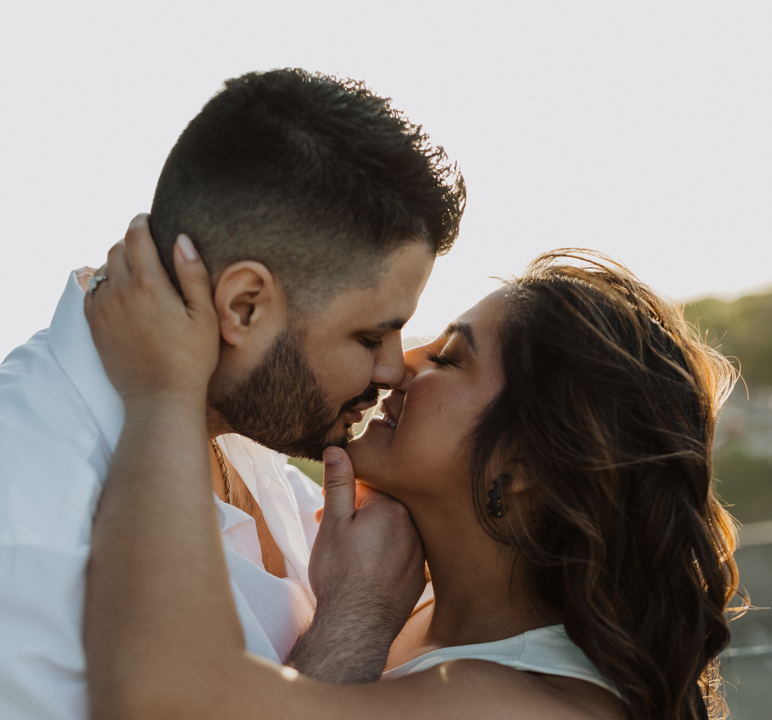 couple kissing for engagement photo